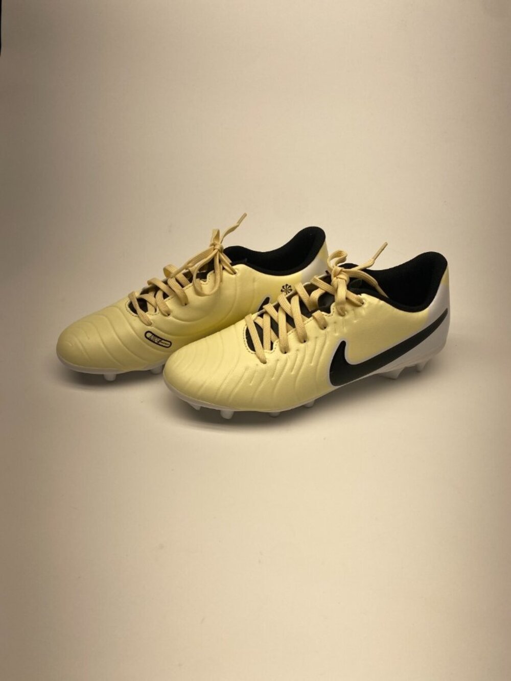 Nike Mens Tiempo Legend 10 Club MG Soccer Cleats Lemonade Black Sz M 6 -  W 7.5